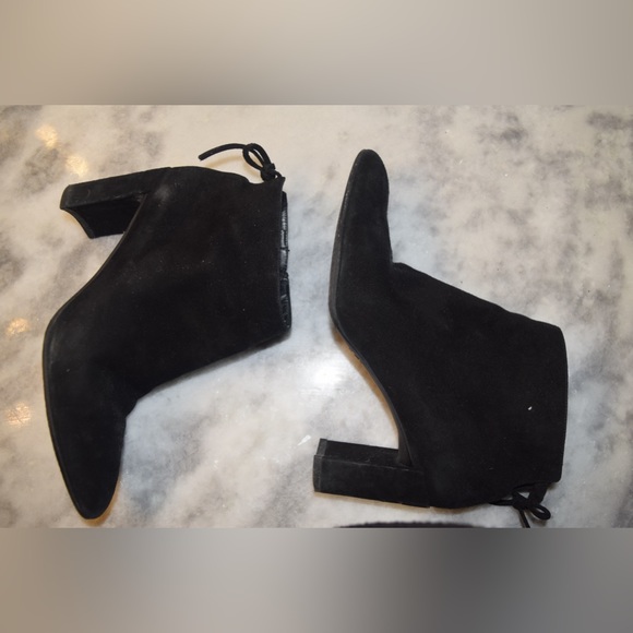 Stuart Weitzman - Picture 2 of 4